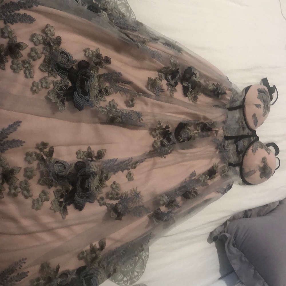 Prom dress - Picture 3 of 6